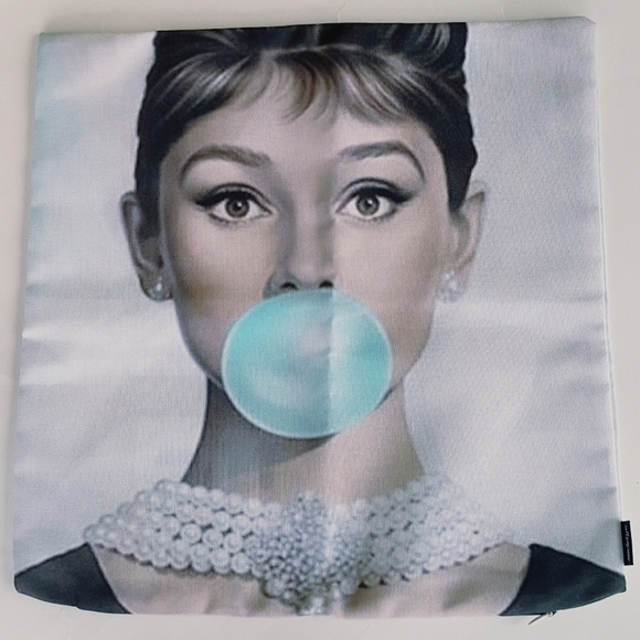 Pillow Cover & Mug Audrey Hepburn and Breakfast at Tiffanys 16 Inch Square - Picture 2 of 10